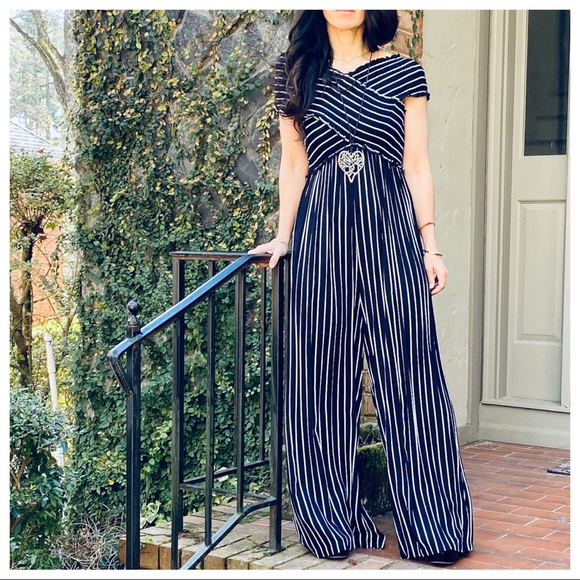 ✨LAST ONE✨Gorgeous striped wide leg jumpsuit - Picture 4 of 8